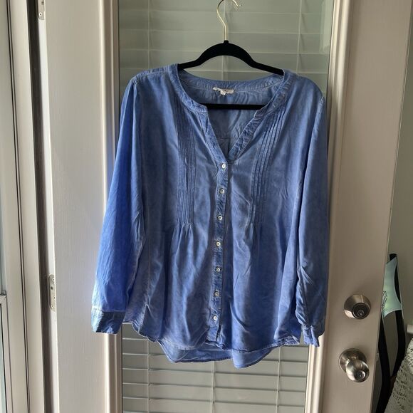 Jane & Delancey Chambray Top Medium Pintuck Roll Tab Sleeve - Picture 1 of 5
